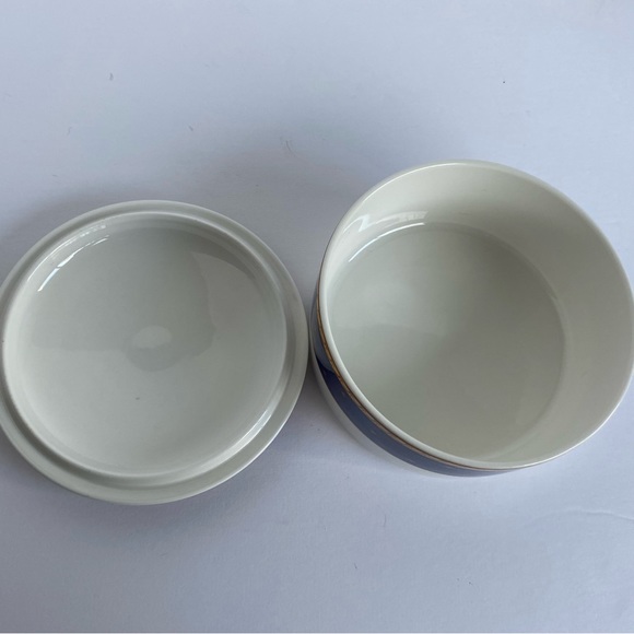 Mikasa Victorian Holiday Round Porcelain 5" Trinket Box Discontinued EUC Winter - Picture 8 of 14